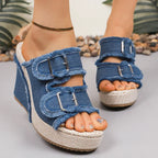 Blaue Denim-Sandalen für verführerische Sommerabends